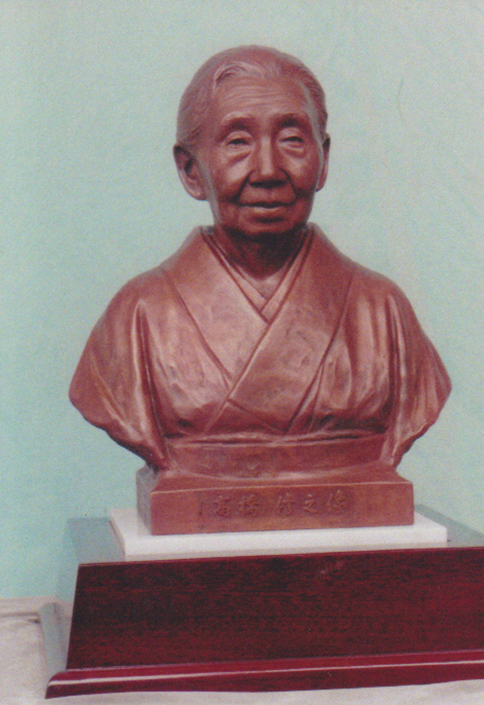 苦労されたご母堂様の寿像